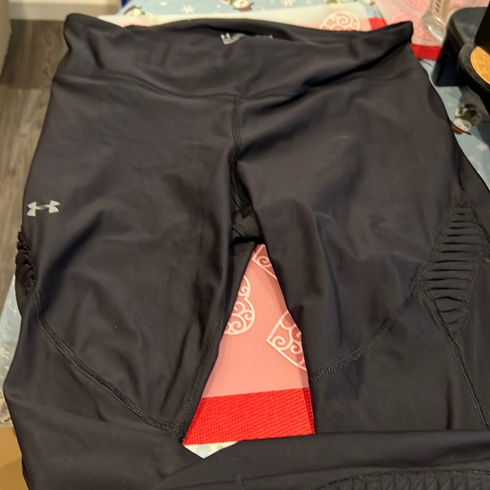 UBDER ARMOR ATHLETIC LEGGINGS